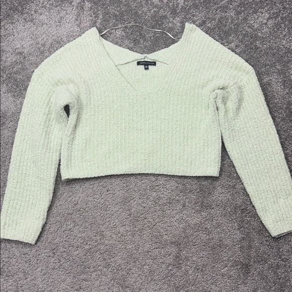 Kendall & Kylie Sweaters - Kendall & Kylie Soft Green crop Knit Sweater size XS